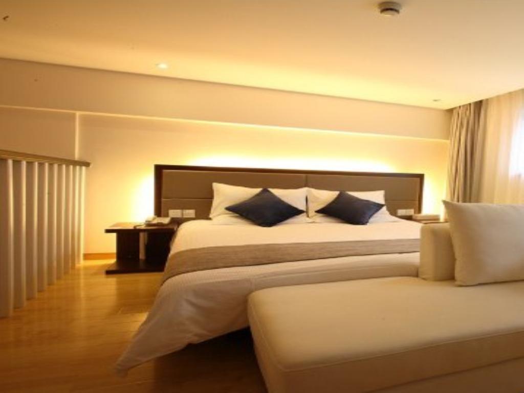 Ji Hotel Jing'An Temple Шанхай Екстериор снимка