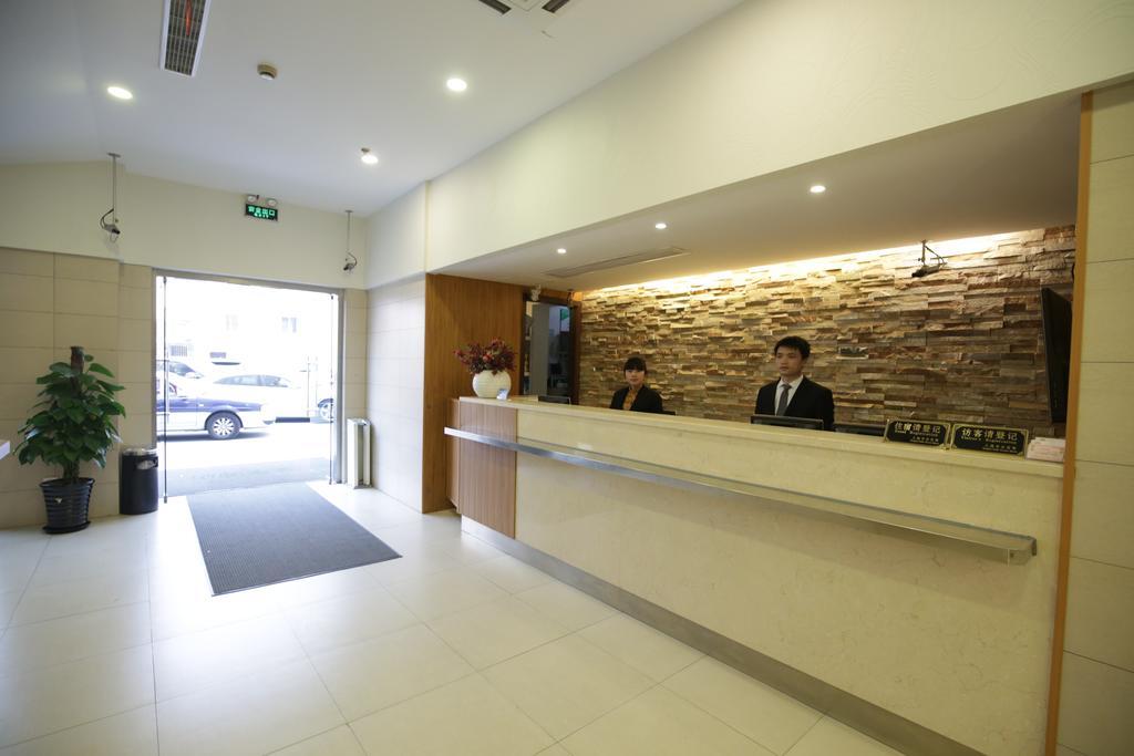Ji Hotel Jing'An Temple Шанхай Екстериор снимка