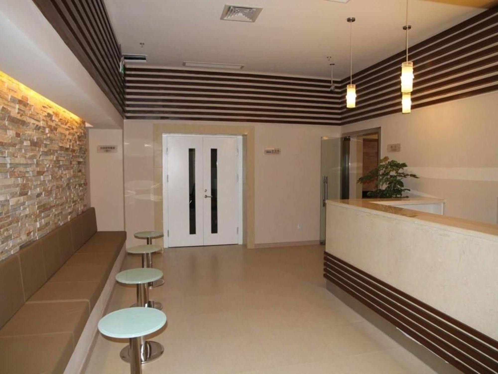 Ji Hotel Jing'An Temple Шанхай Екстериор снимка